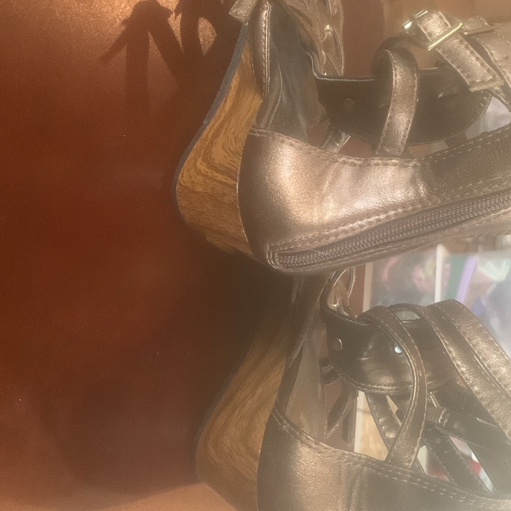 Wedged Sandals by R2 - Picture 4 of 4